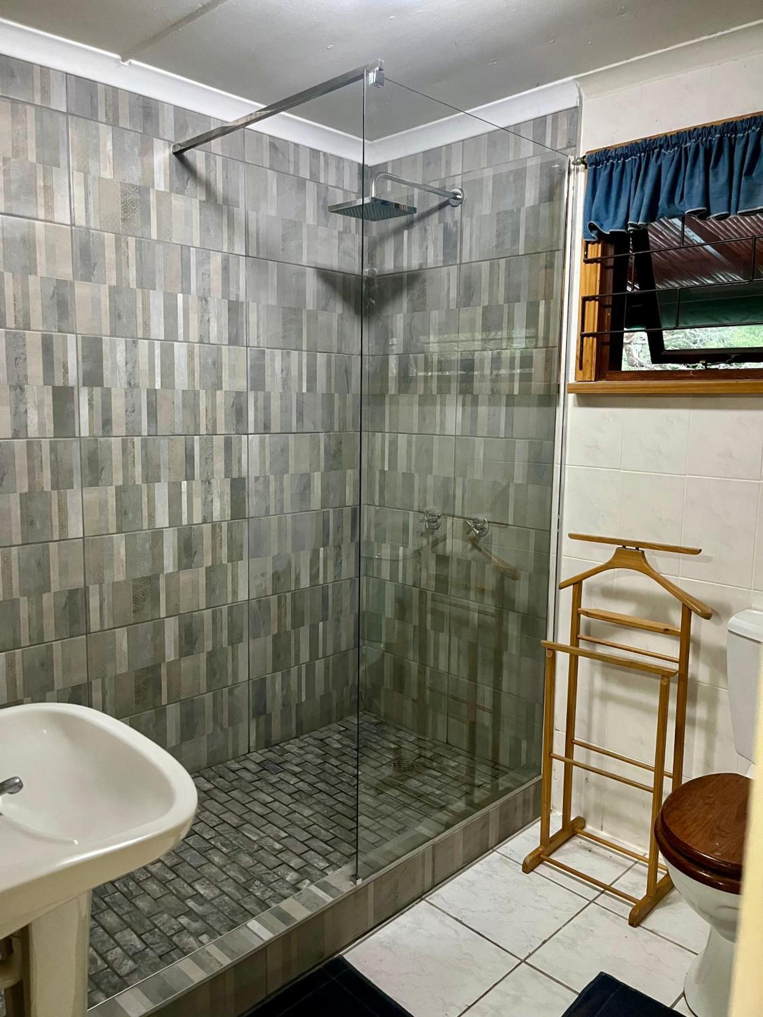Glen House Apartment Brenton-on-Sea Bagian luar foto
